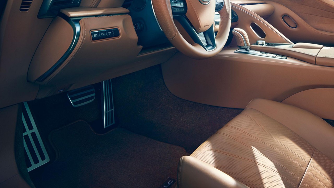 Cockpit van een Lexus LC