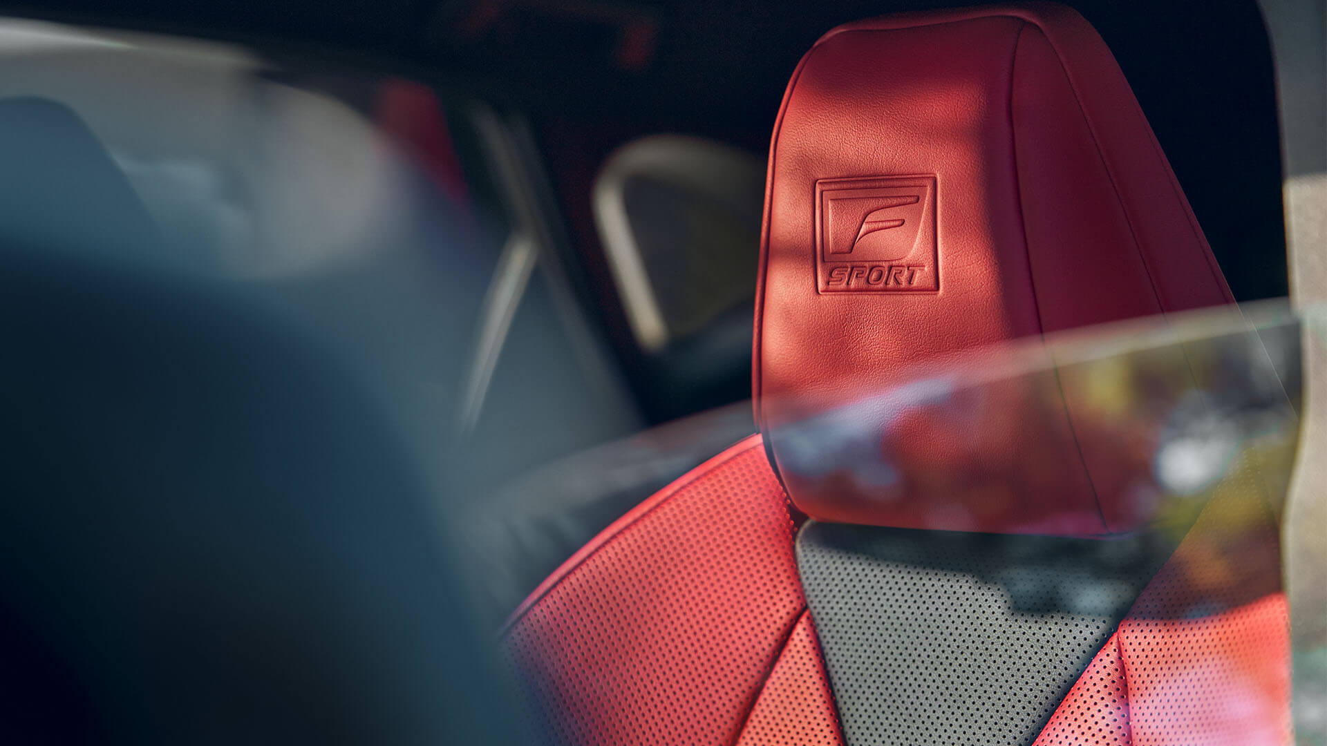 Lexus-interieur-nieuw-ontworpen-stoelen