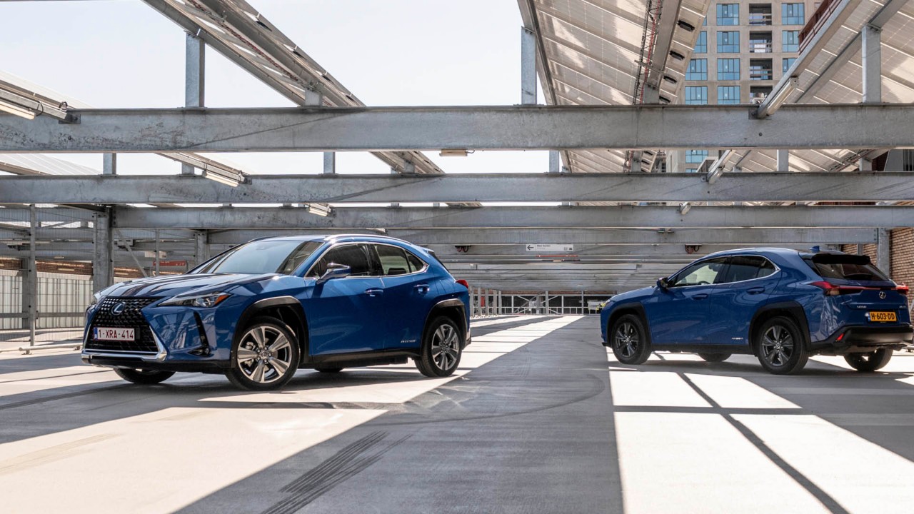 Lexus-UX-300e-blauw