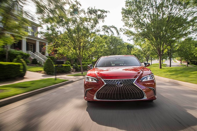 LEXUS ES 300H, EEN LUXUEUZE HYBRIDE