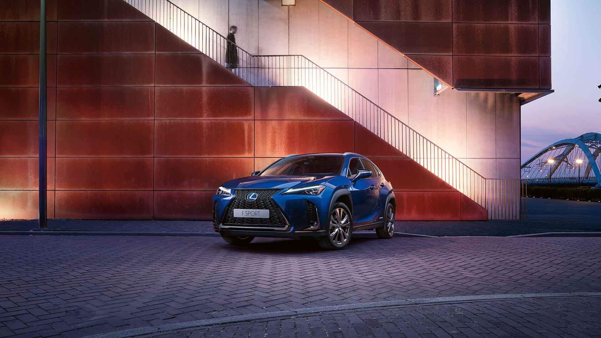 Lexus-UX-private-lease-exterieur-voorkant-blauw
