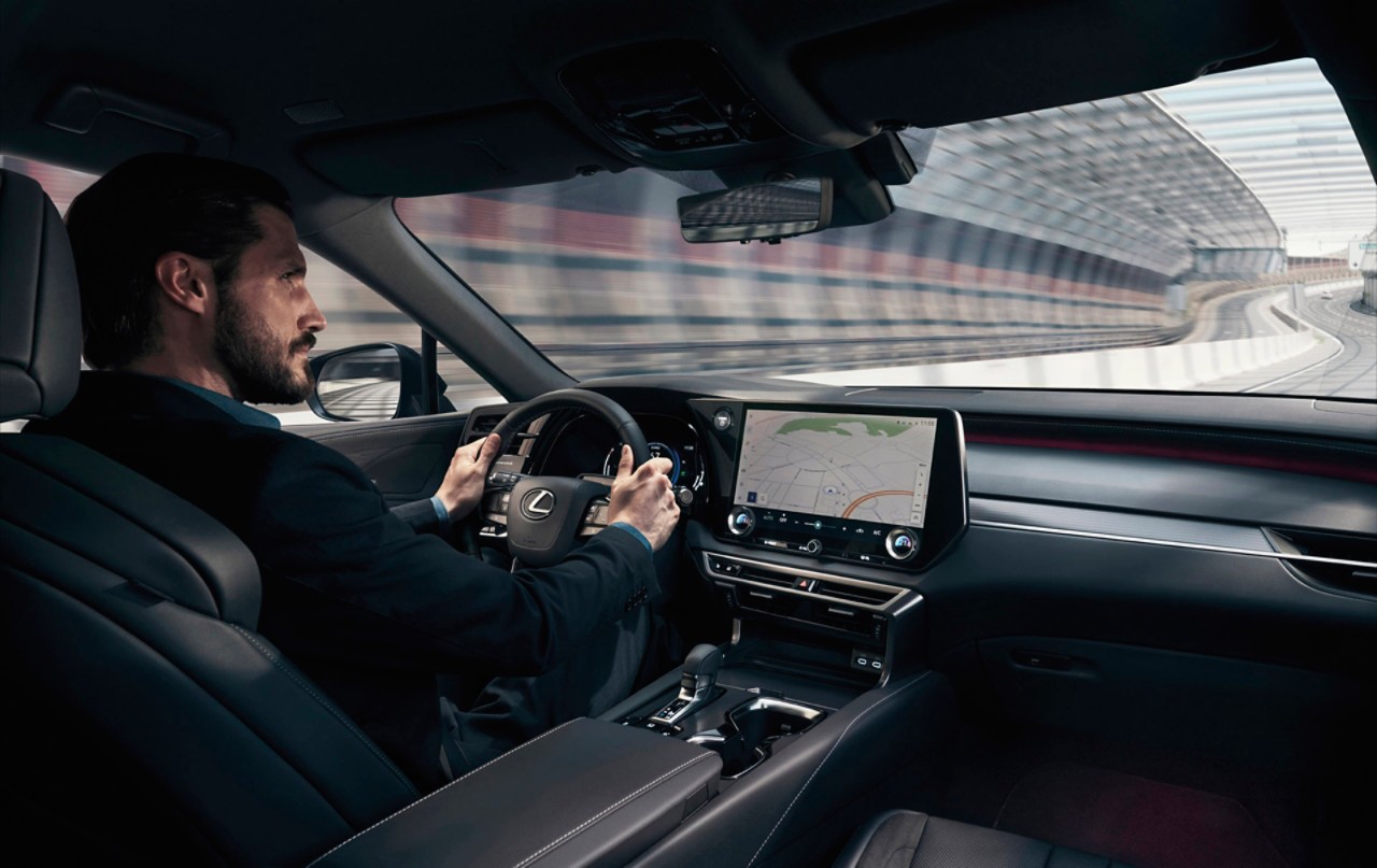 Lexus, RX, 500h, interieur, man, rijdend, dashboard