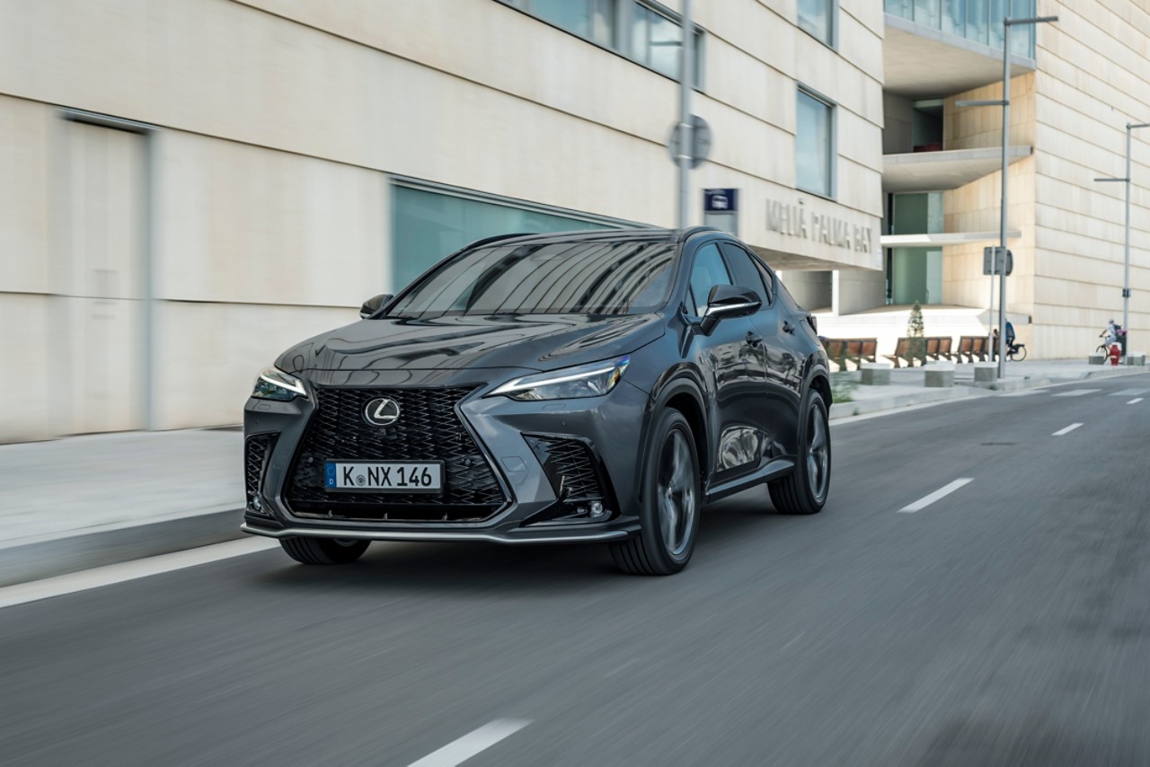 Lexus NX, exterieur, driekwart, rechtsvoor