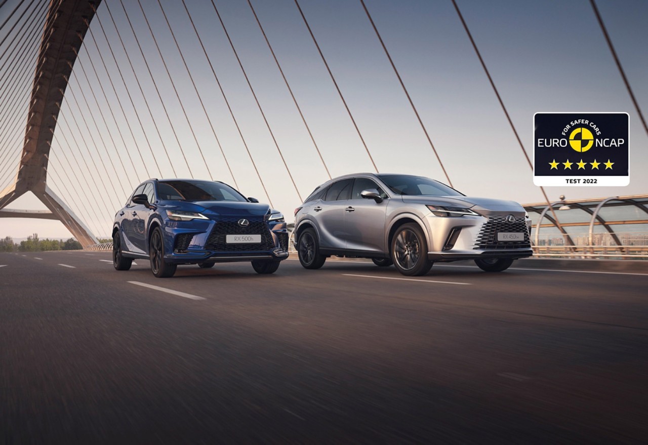 Lexus, vijf sterren, veiligheid, RX, Euro, NCAP, exterieur, zilver, blauw, rechterzijde