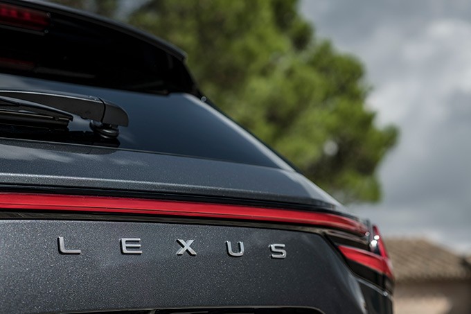 Lexus NX 450h, Plug in Hybrid, exterieur, achterkant, kofferbak, detail