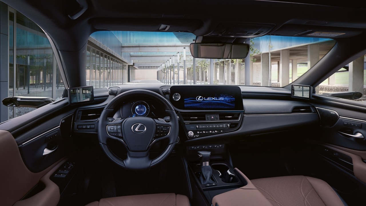 Voorkant interieur van een Lexus ES