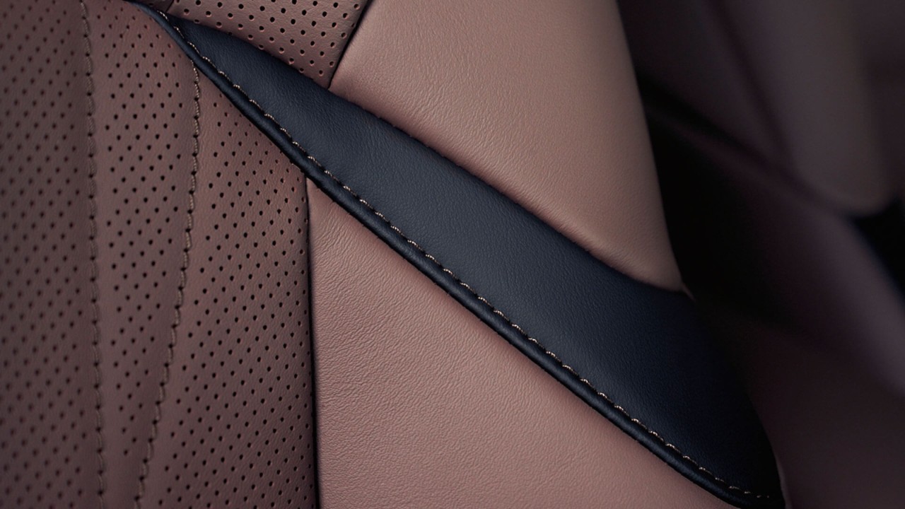 Close-up van een Lexus ES lederen stoel