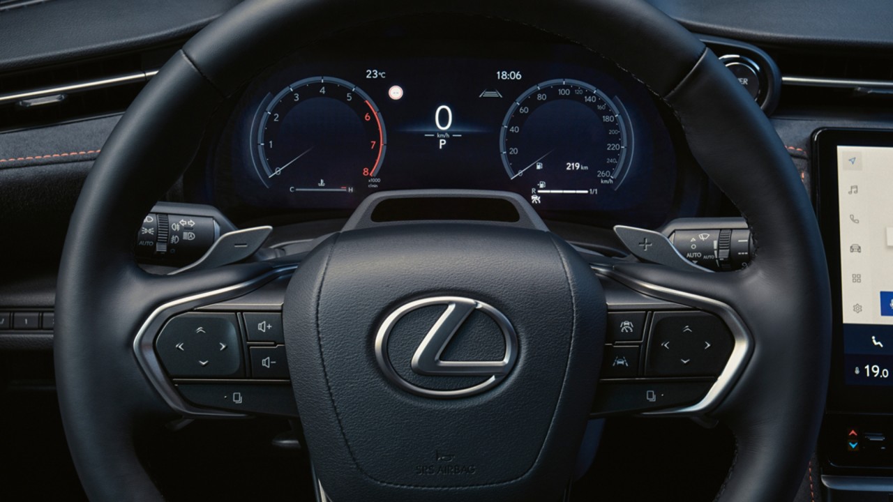 Lexus LBX instrumentenpaneel en stuur