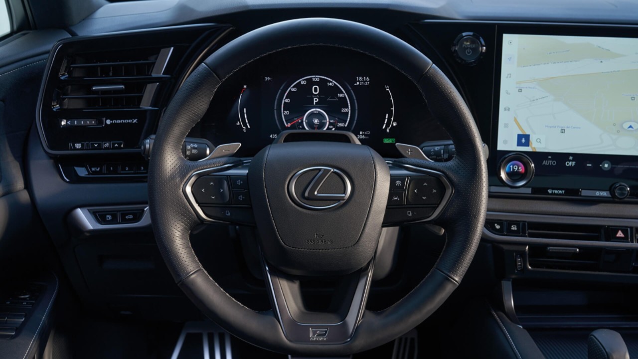 Lexus RX bestuurders cockpit
