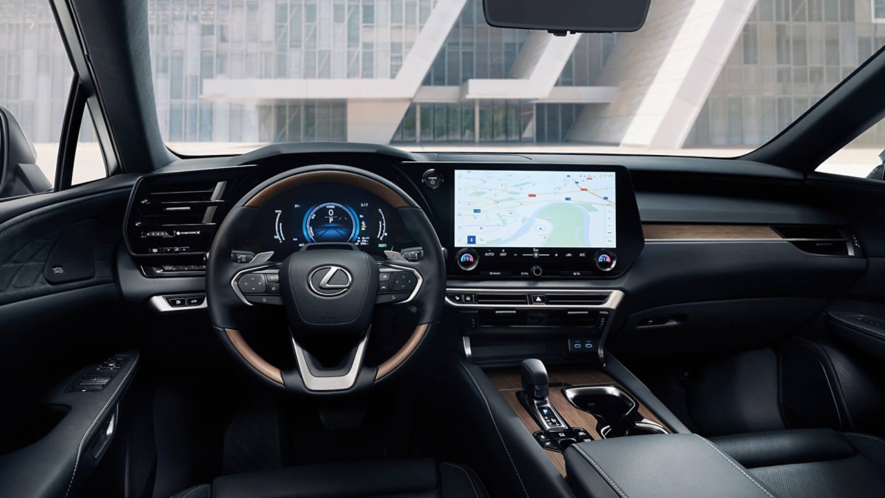 Lexus RX bestuurders cockpit en voorste interieur