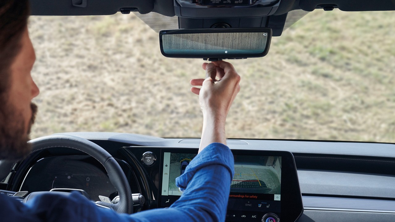 De digitale panoramische monitor in de Lexus RX