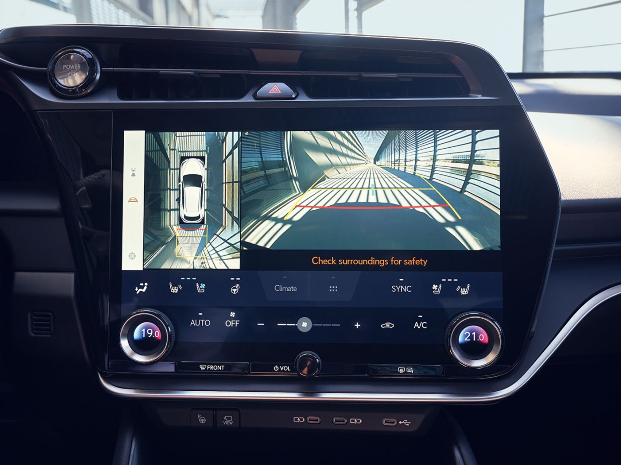 De digitale panoramische monitor op de Lexus RZ