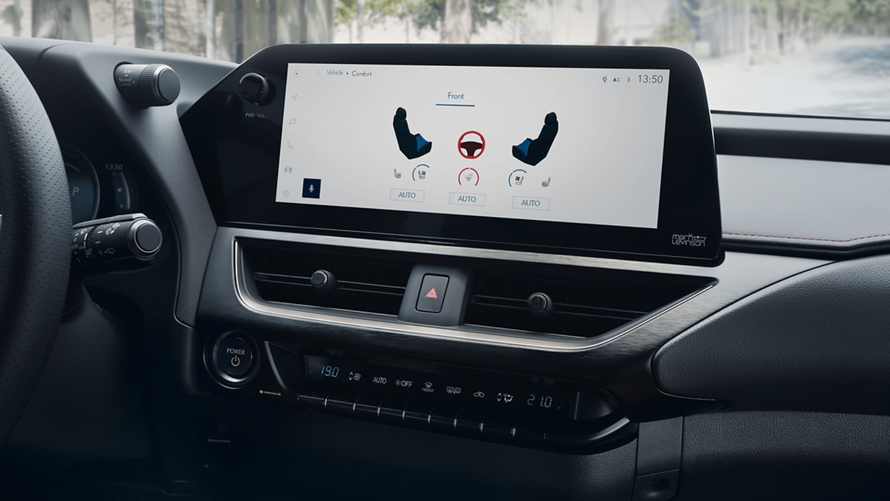  Temperatuurinstellingen weergegeven op het Lexus UX multimediascherm