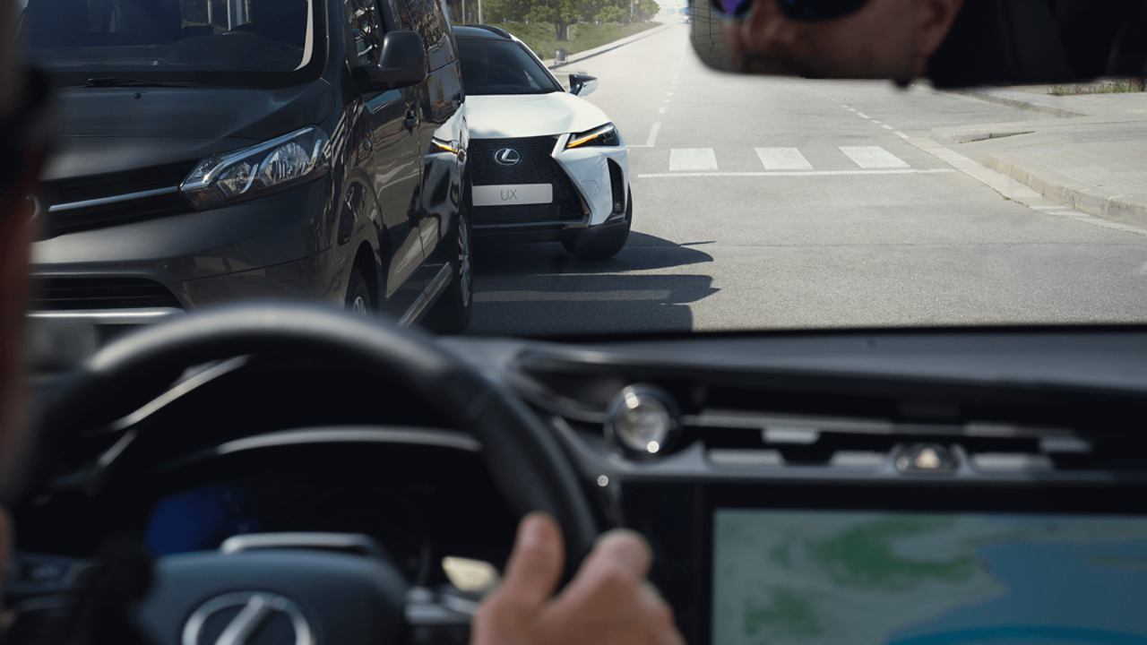 In de cockpit van een Lexus ES 300h