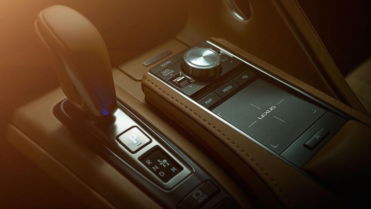 Bedieningsconsole van een Lexus LC